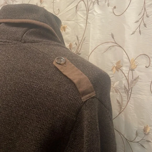 Viyella mens Button Down Sweater. NWOT